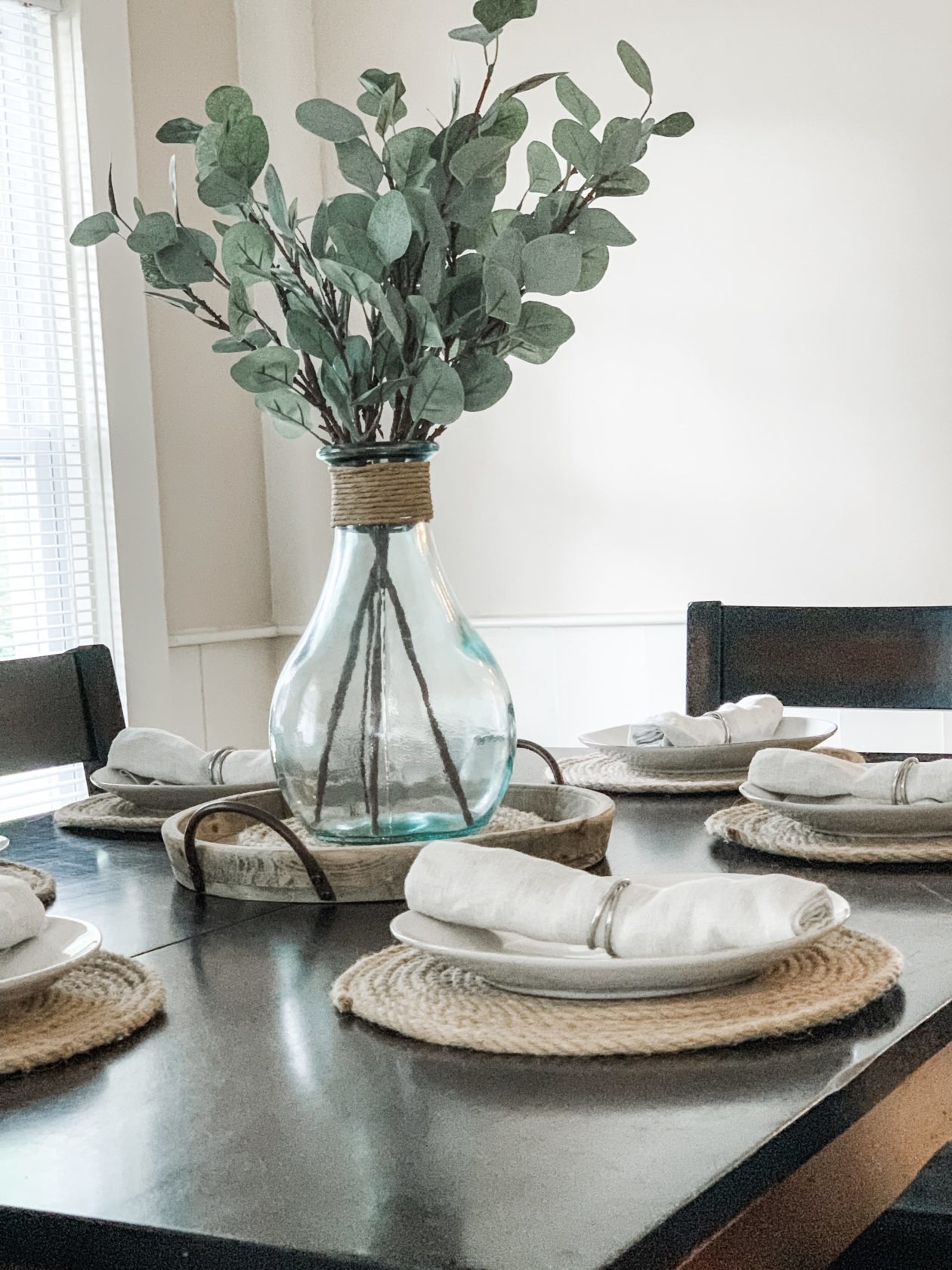 Dining room table setting