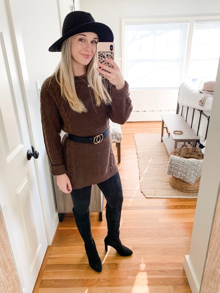 Girl with sweater, boots and a hat